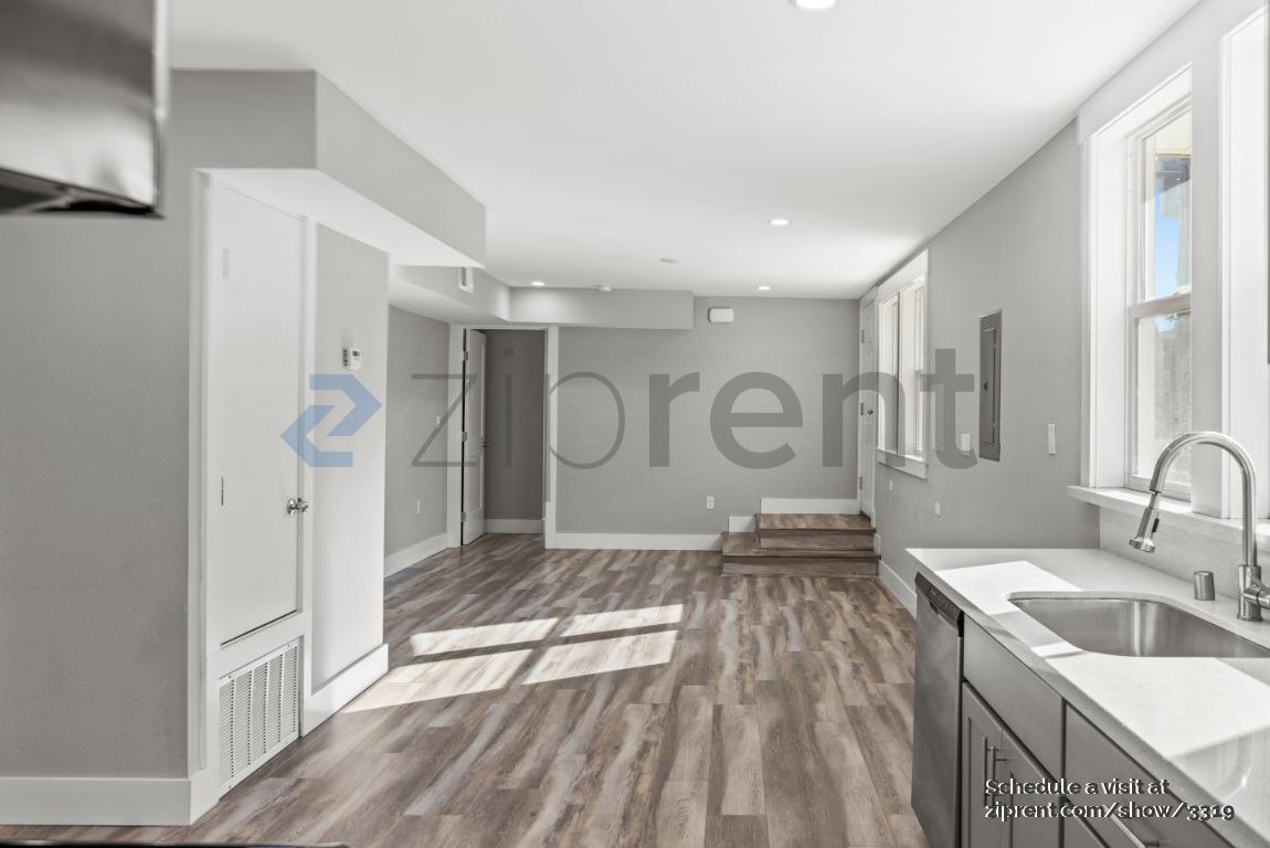 Building Photo - Unit A
