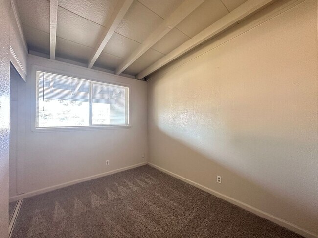 Building Photo - New Flooring Throughout