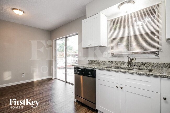 Building Photo - 130 Davison Ave N