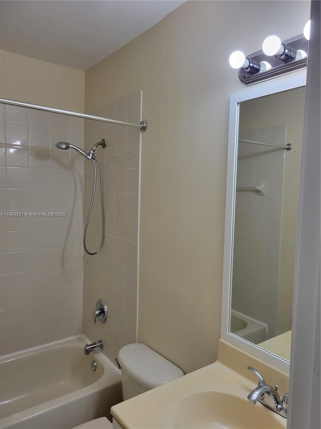 Building Photo - 2707 SW 82nd Ave