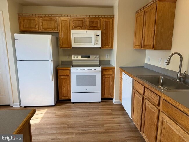 Building Photo - 700 E H St