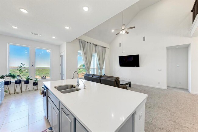 Building Photo - 1405 Golden Celebration Bend