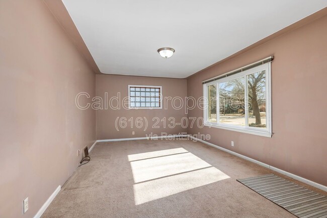 Building Photo - 1115 Lake Michigan Dr NW