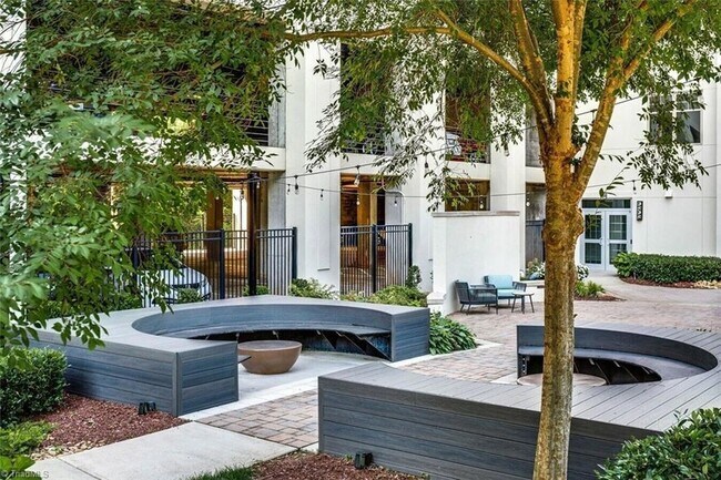 Building Photo - 111 Edgeway Dr