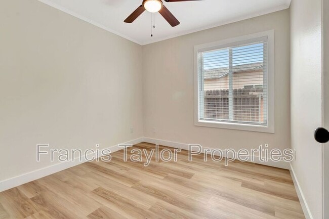 Building Photo - 568 Larchwood Dr