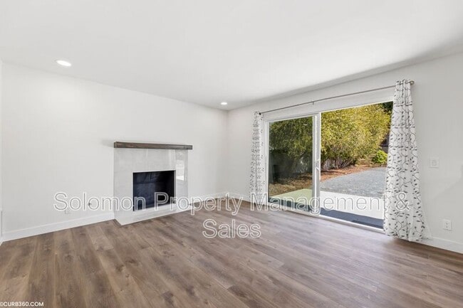 Building Photo - 315 Cerro St