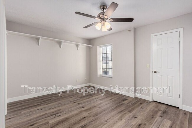 Building Photo - 8020 E Thomas Rd