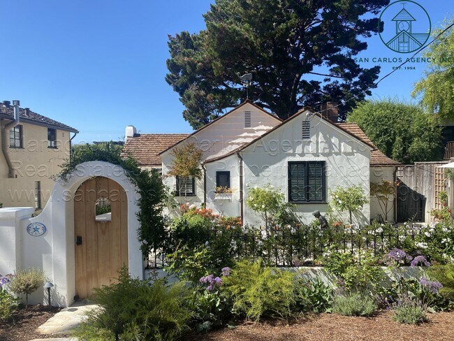 Building Photo - "Mi Casa by the Sea" Three Bedroom Unparalleled Golden Rectangle Rental Opportunity