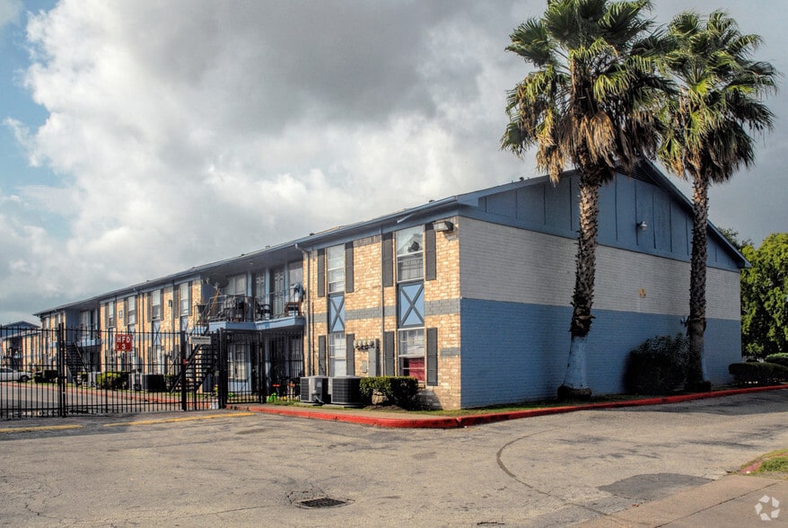 Building Photo - Raghu Apartments In Spring Branch