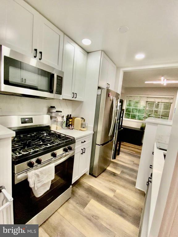 Building Photo - 1533 Colonial Dr