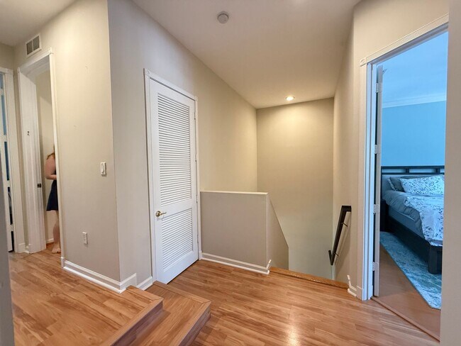 Building Photo - Two-story Upscale Townhouse located at Bel...