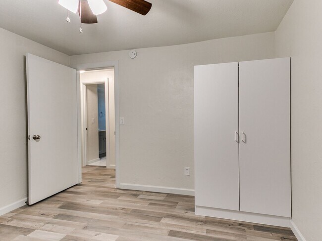 Building Photo - 4 Bedroom/2 Bath home with fenced yard.