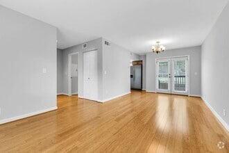 Building Photo - Beautiful Green Hills Townhome With Garage