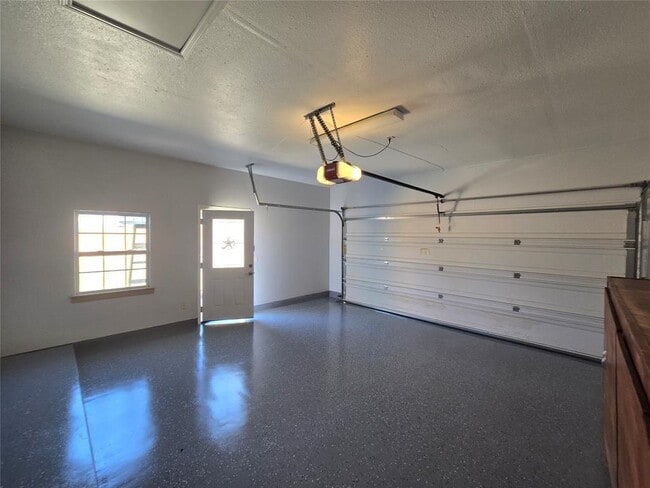 Building Photo - 7013 Marejada Dr