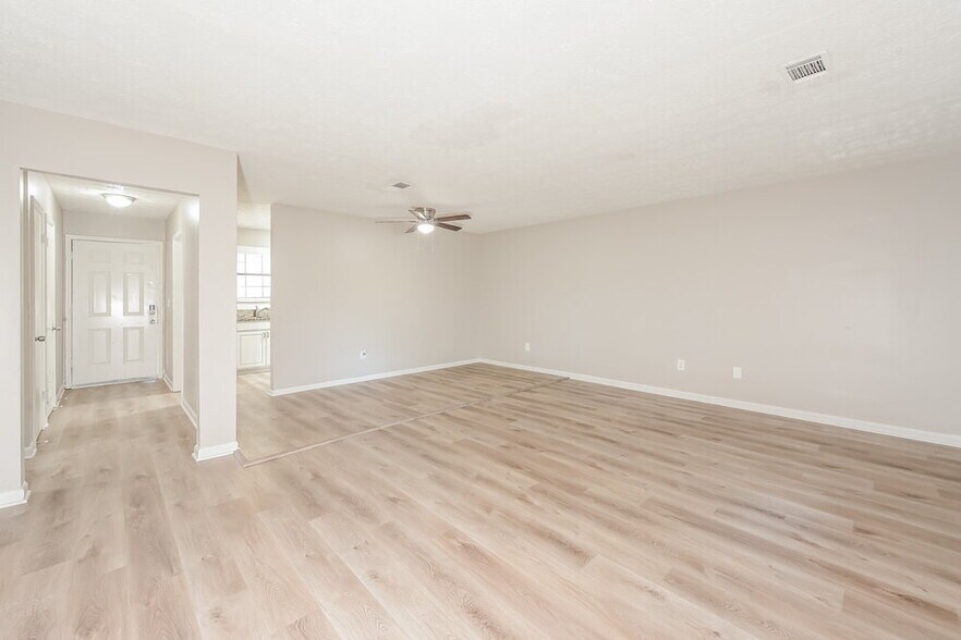 Building Photo - 5877 Bobbin Ln