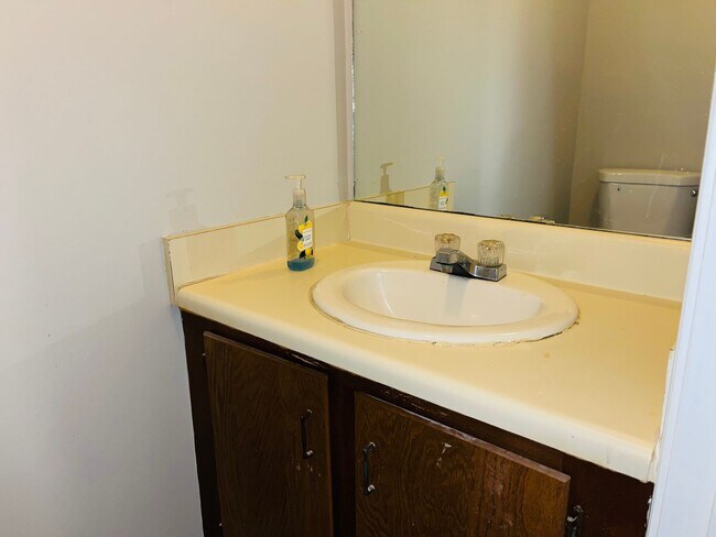 Building Photo - Location, location, location! Renovated townhome near Downtown Douglasville! Must See!