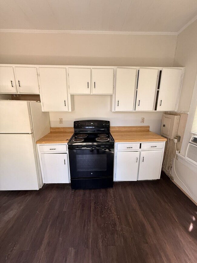 Building Photo - 403 N Troup St