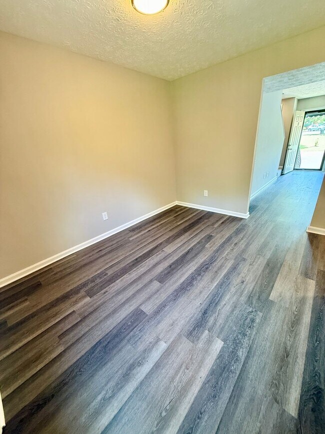 Building Photo - Awesome 2 Bed 1.5 Bath Condo in Hermitage ...