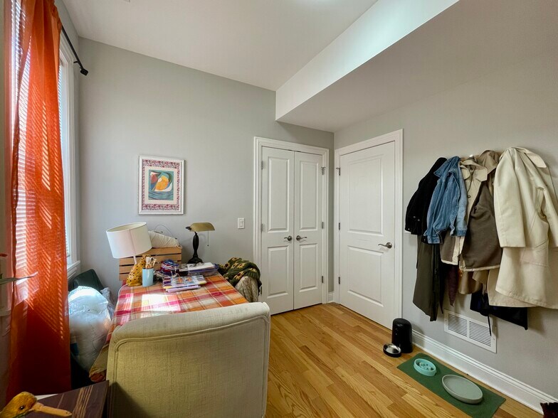 Building Photo - 3611 W Wolfram St