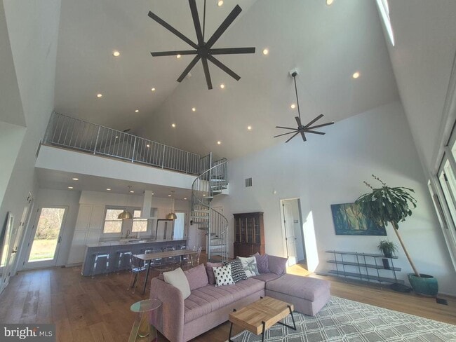 Building Photo - 330 Majestic Ln