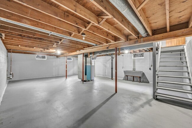 Building Photo - 231 Randel Ave