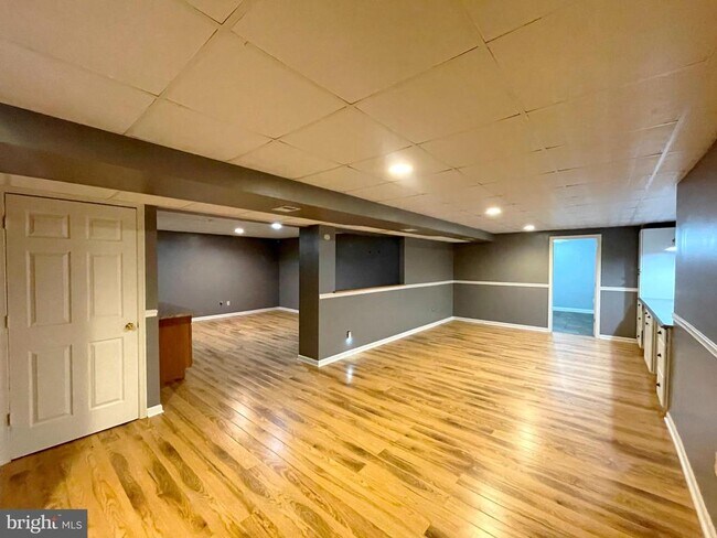 Building Photo - 20871 Freedom Run Dr