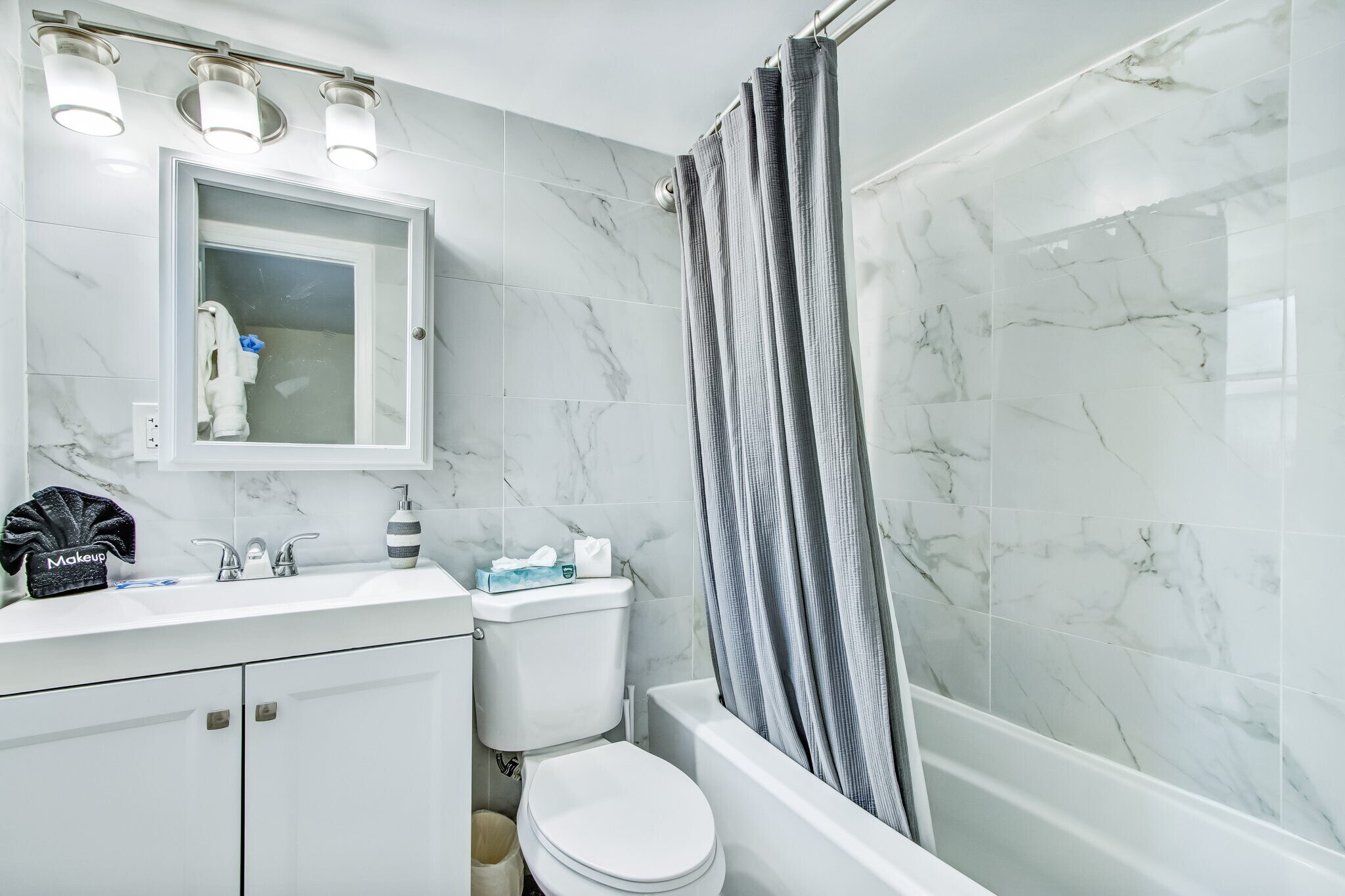 Building Photo - 826 5th Ave N