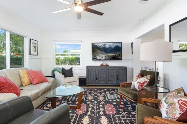 Building Photo - 715 44th Ave NE