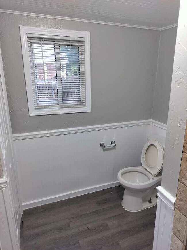 Building Photo - 4 bed 2 bath house in Edmond, OK next to UCO campus