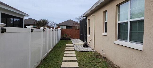 Building Photo - 16084 Shasta St