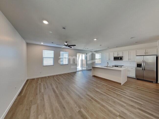 Building Photo - 9562 E Friedel Dr