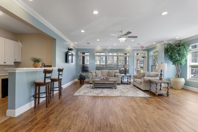 Building Photo - One bedroom with sunroom!