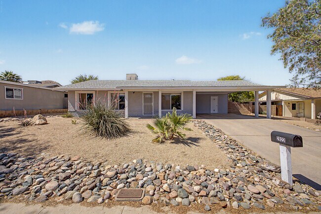 Building Photo - 2822 E Willow Ave