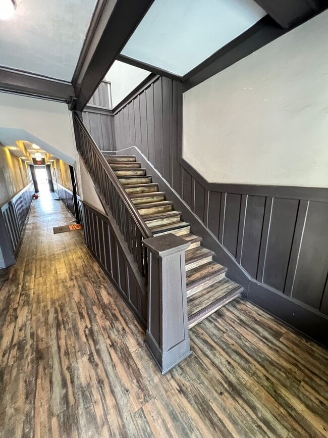 Building Photo - A Bright Upstairs Single Apartment in a Gr...