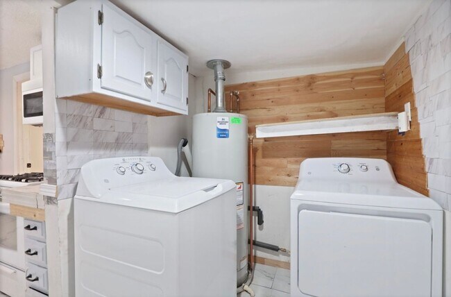 Building Photo - Where Style Meets Comfort — A Bay City Gem