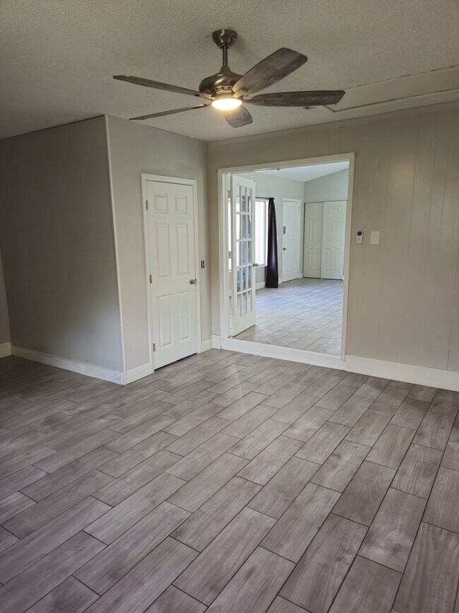 Building Photo - 108 Loredo Ln