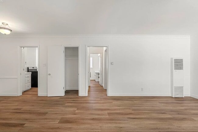 Building Photo - 349 N Palm Dr