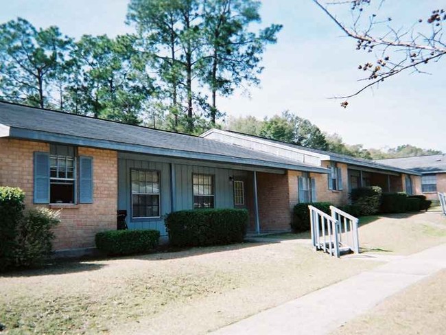 Primary Photo - Heritage Apartments