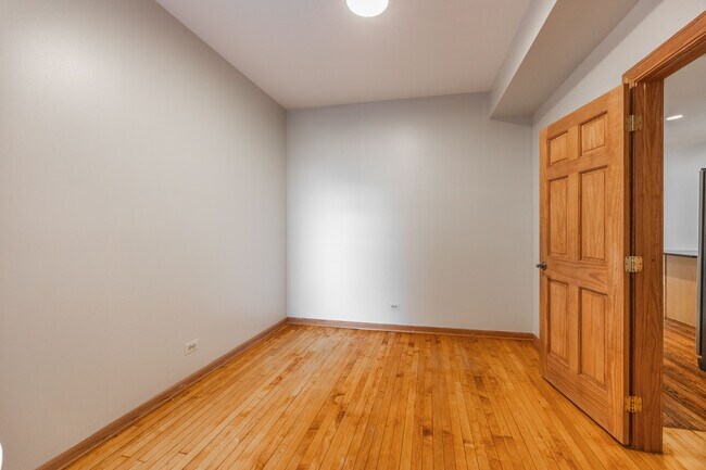 Building Photo - 1010 N Kedzie Ave