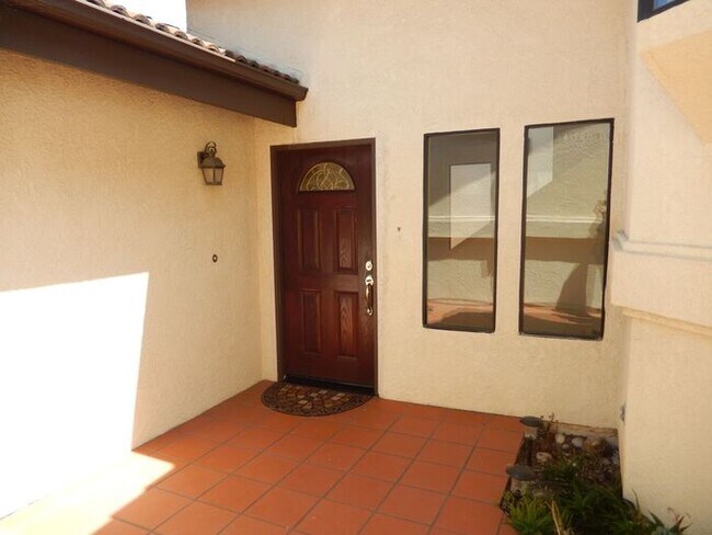 Building Photo - 147 Searidge Ct