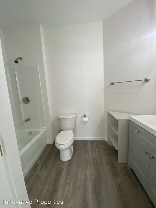 Building Photo - 2 br, 3 bath House - 805 Latchmere Court #101