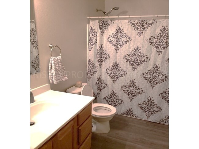 Building Photo - 300 Scott Pl