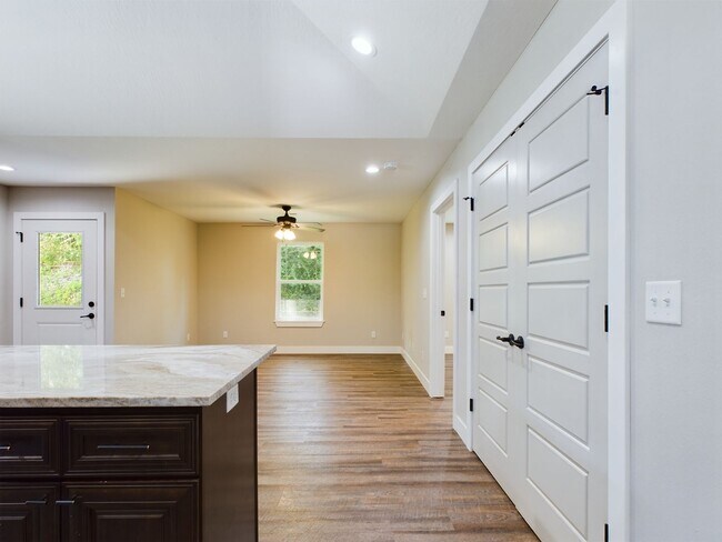 Building Photo - 100 Briana Villa Ln