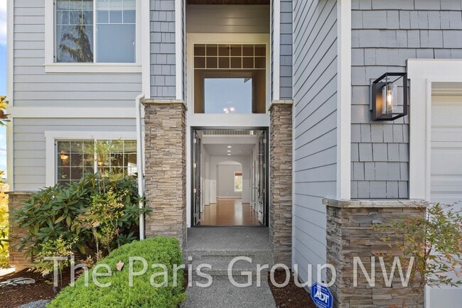 Building Photo - Stunning 3438sf Newcastle Craftsman Near T...