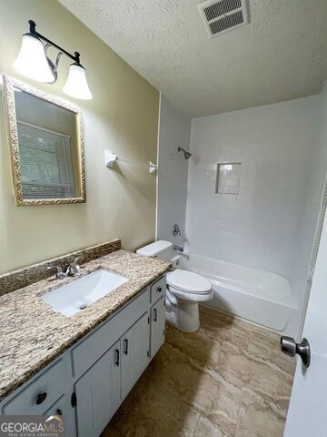 Building Photo - 5935 Avenue of Redwoods SW