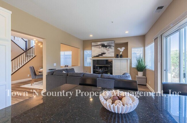 Building Photo - Luxury Las Palmas II Home with Upgrades, Flexible Living Space & Top School Districts