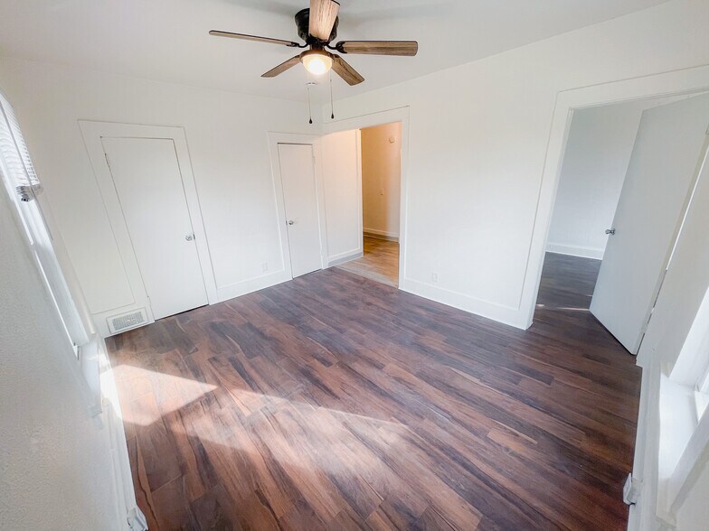 Building Photo - 713 20th St