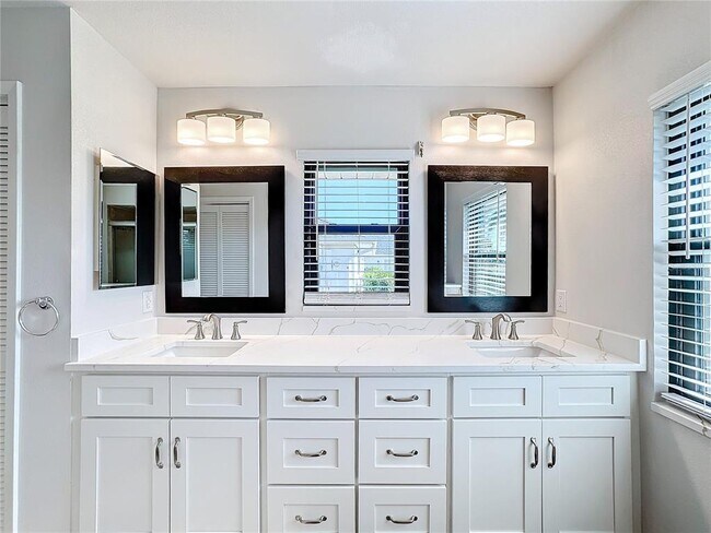 Building Photo - 1715 S Pebble Beach Blvd