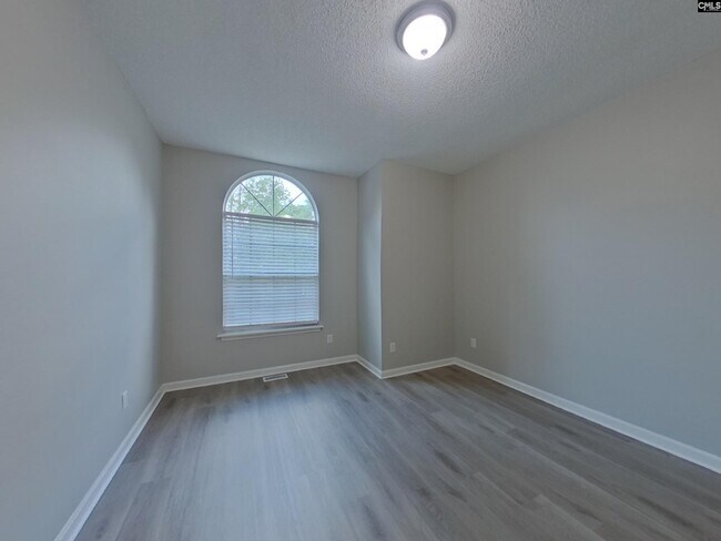 Building Photo - 12 Red Cedar Dr