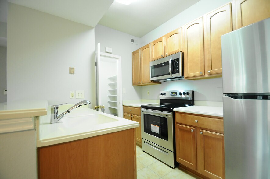 Building Photo - 3903 Penderview Dr
